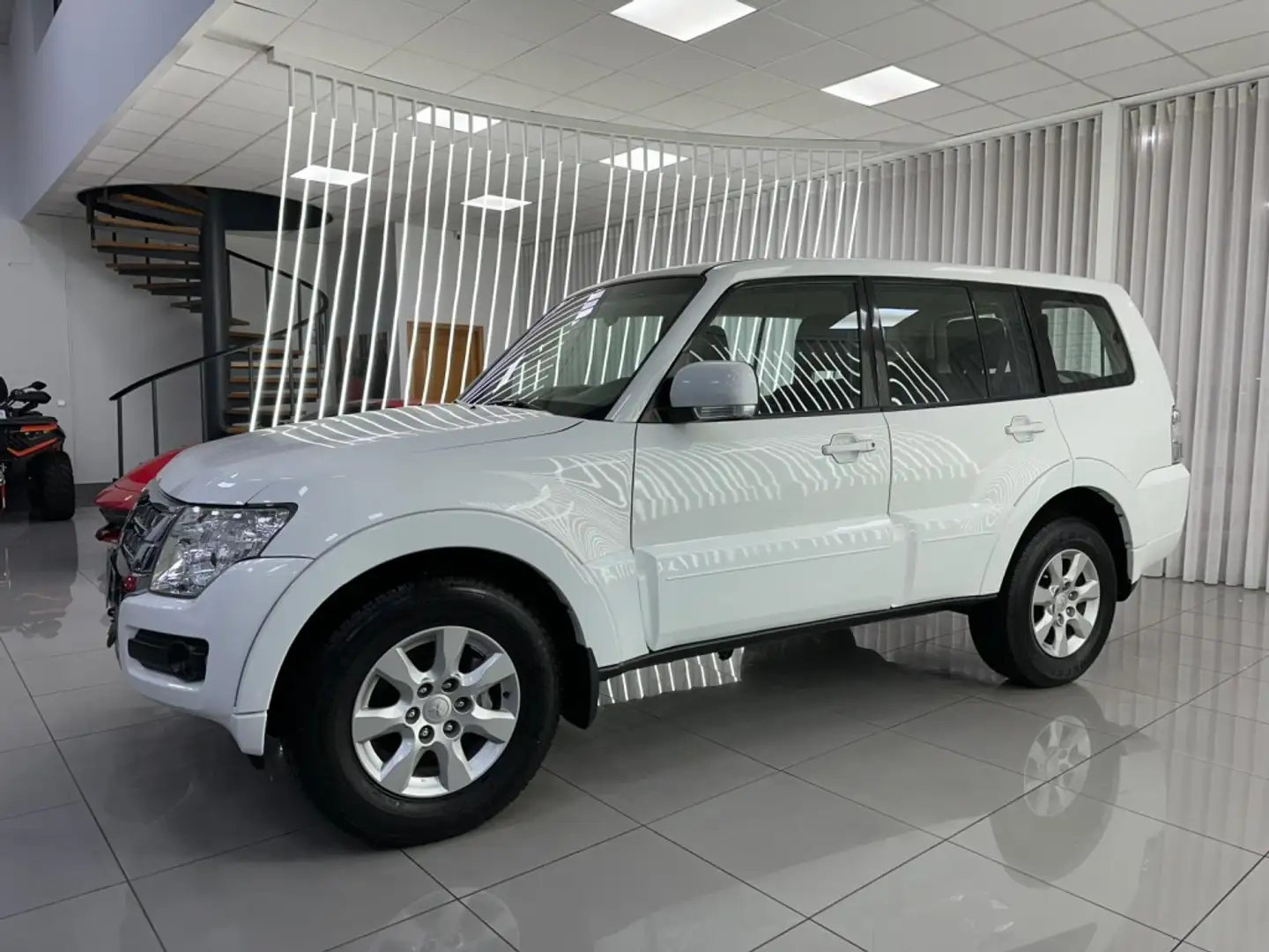Mitsubishi Montero 3.2DI-D Spirit 5AT 190 Blanco - 2