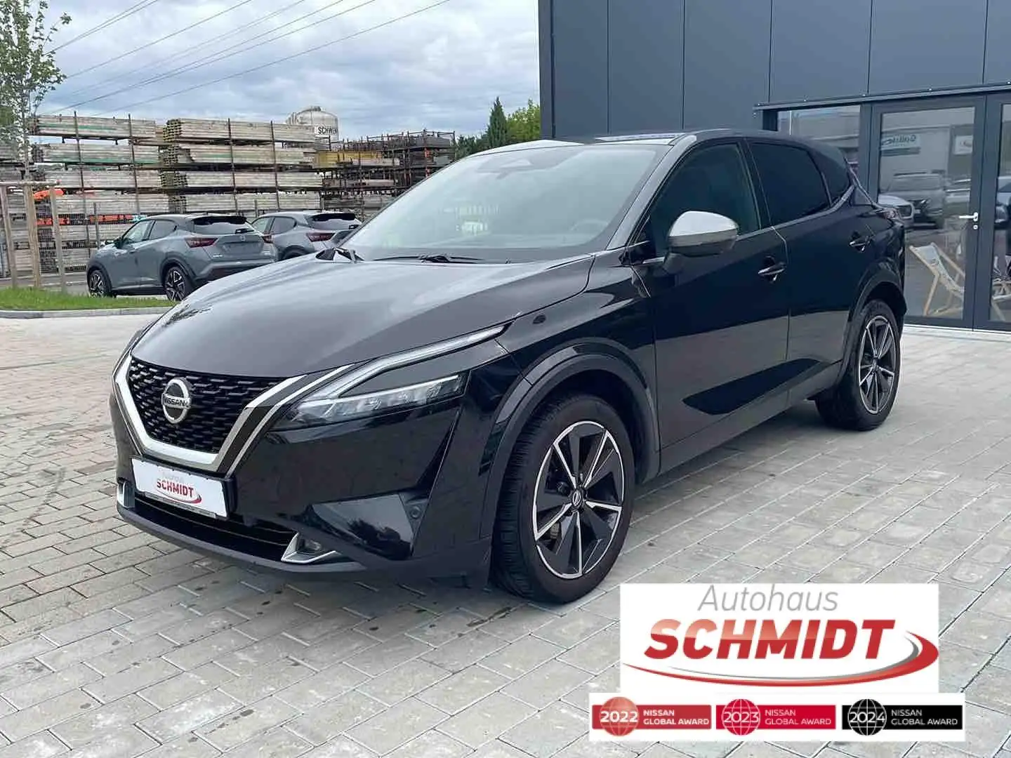 Nissan Qashqai 1.3 DIG-T XTronic Tekna BOSE Grijs - 1
