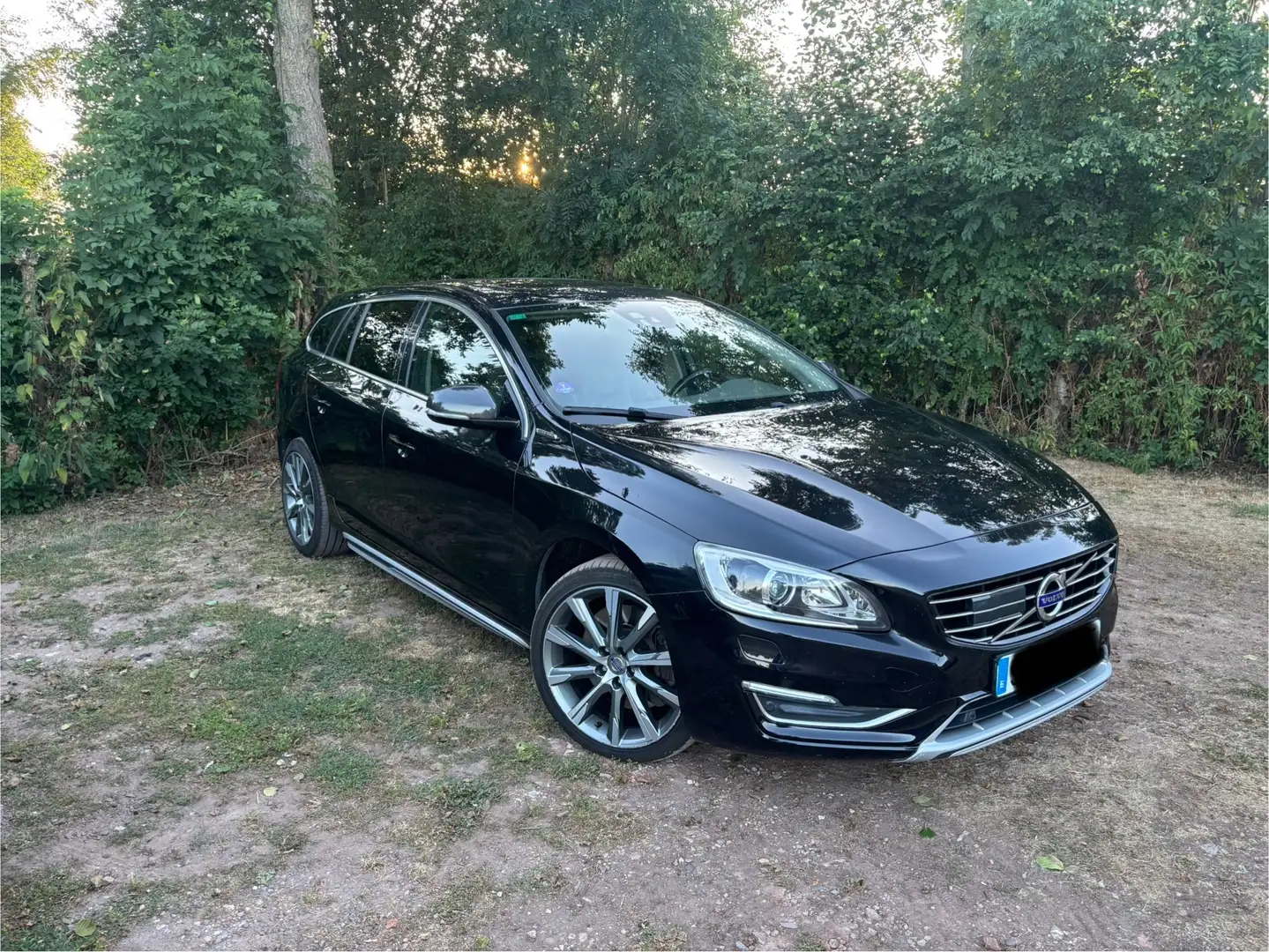 Volvo V60 D6 AWD SUMMUM Zwart - 1