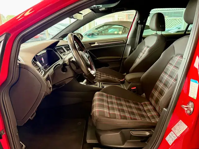Volkswagen Golf view 6