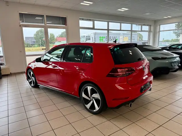 Volkswagen Golf view 3