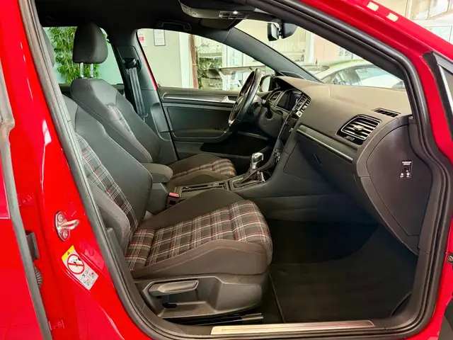 Volkswagen Golf view 10