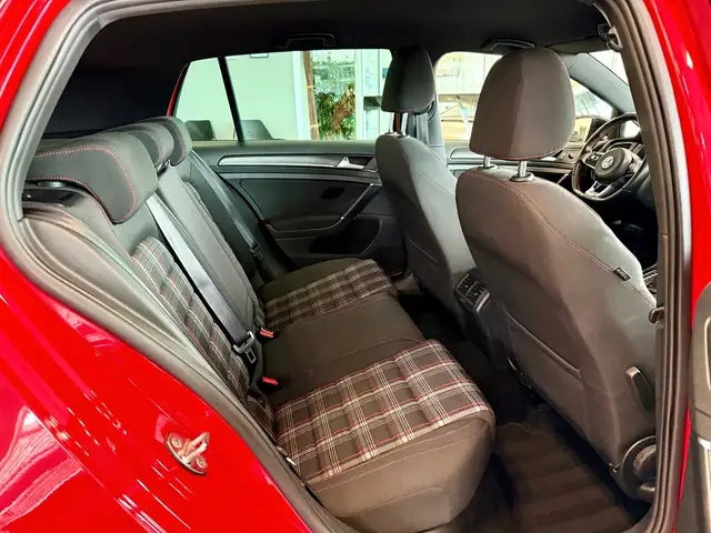 Volkswagen Golf view 9