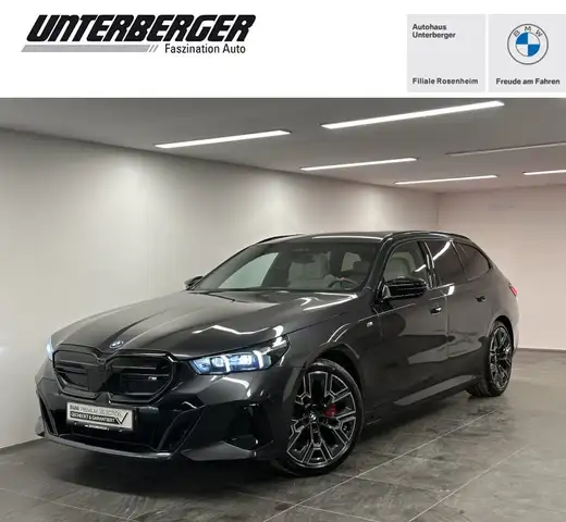 BMW i5 M60 xDrive Touring M Sportpaket Pro B&W Pano. AHK