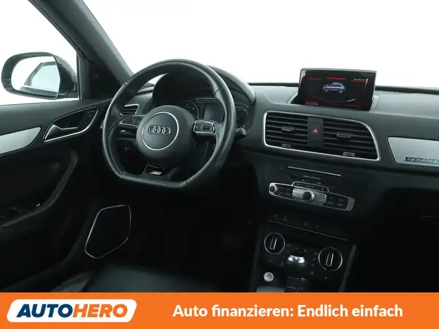 Audi Q3 view 13