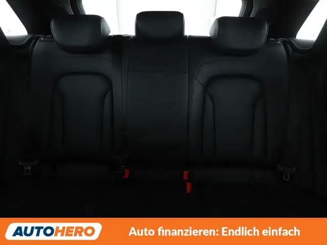 Audi Q3 view 16