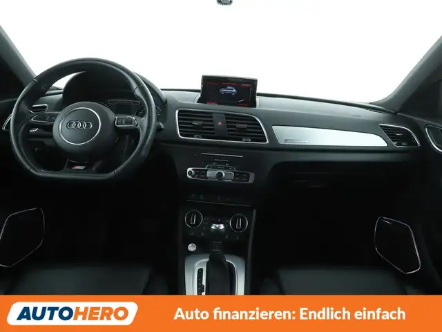 Audi Q3 view 12