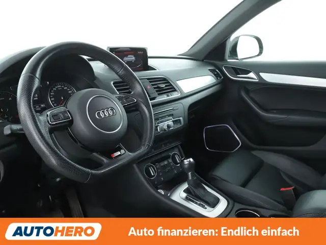 Audi Q3 view 11