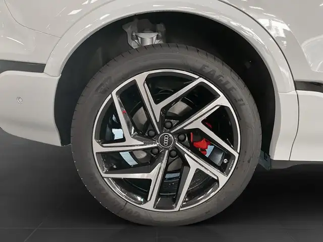 Audi E-Tron view 7