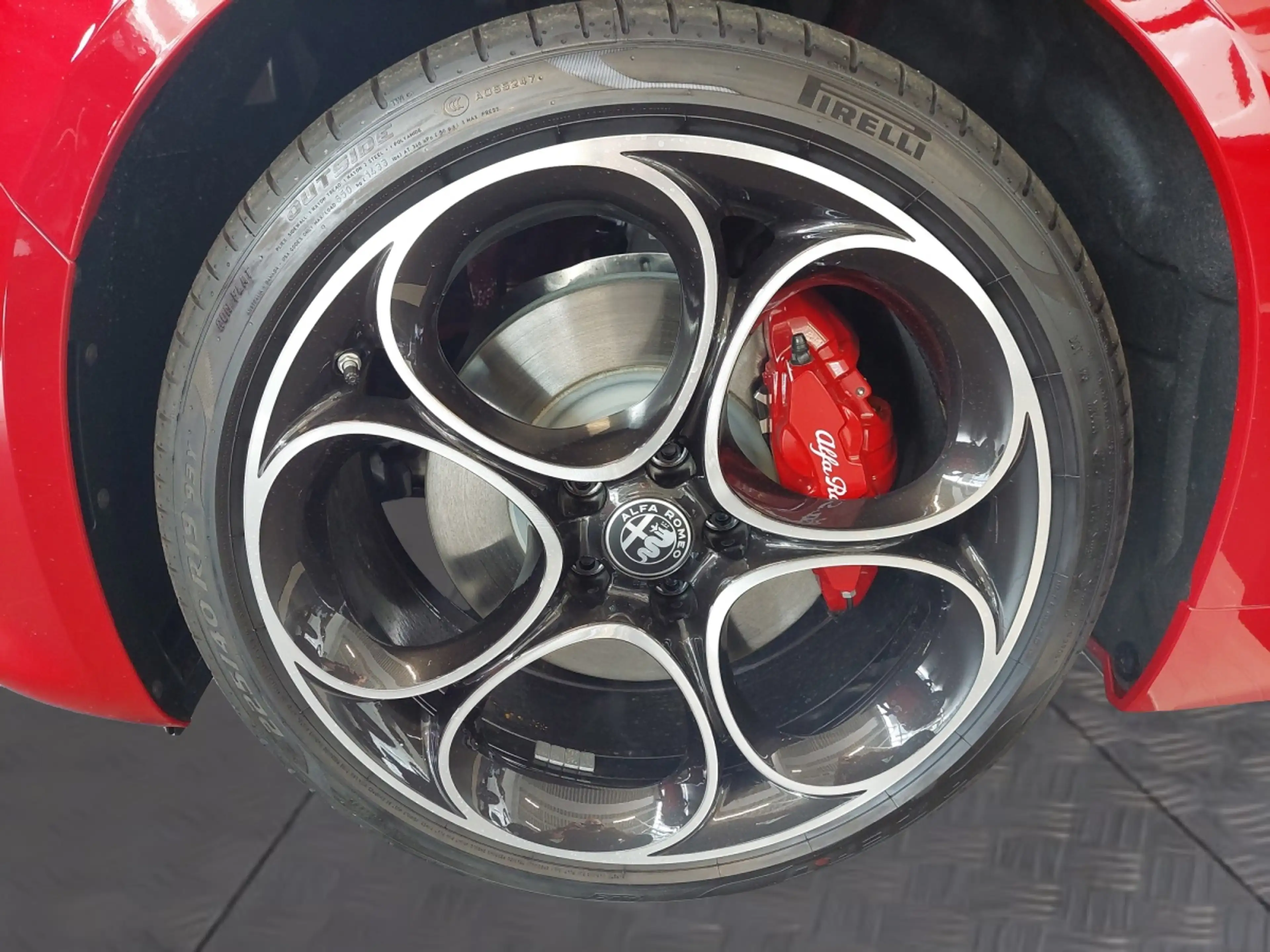 Alfa Romeo Giulia Veloce 2.2 210PS Awd — photo 12