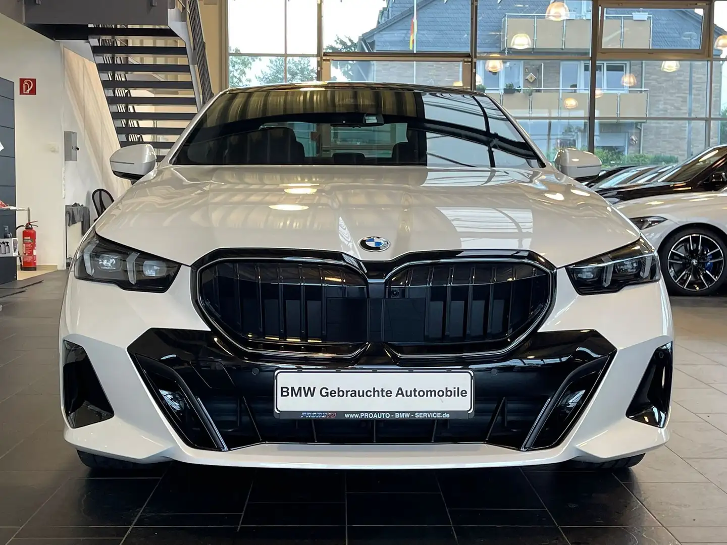 BMW 520 i M Sport Pro A-LED/ICONIC/360°/PANO Wit - 2