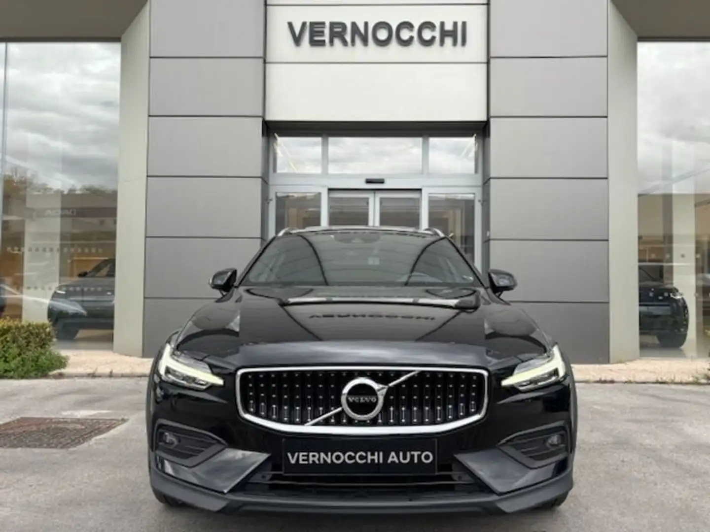 Volvo V60 Cross Country V60 II 2019 Cross Country 2.0 d4 Pro awd geartron Nero - 2