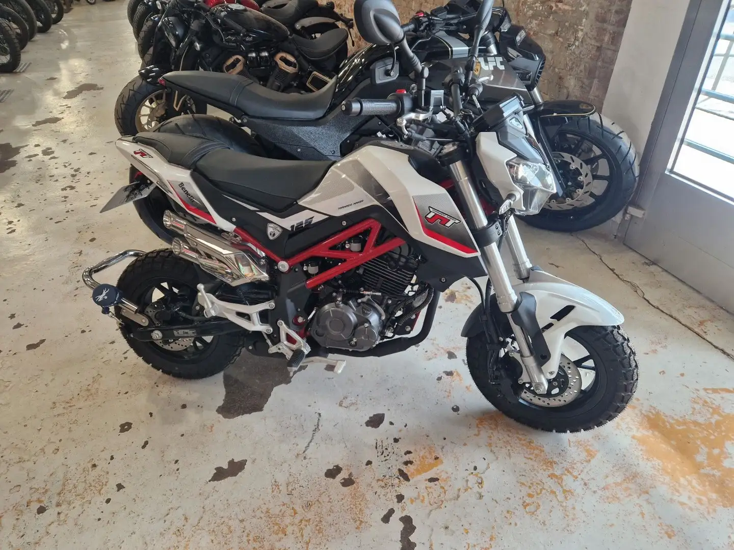 Benelli TNT 125 Sonderumbau Weiß - 1