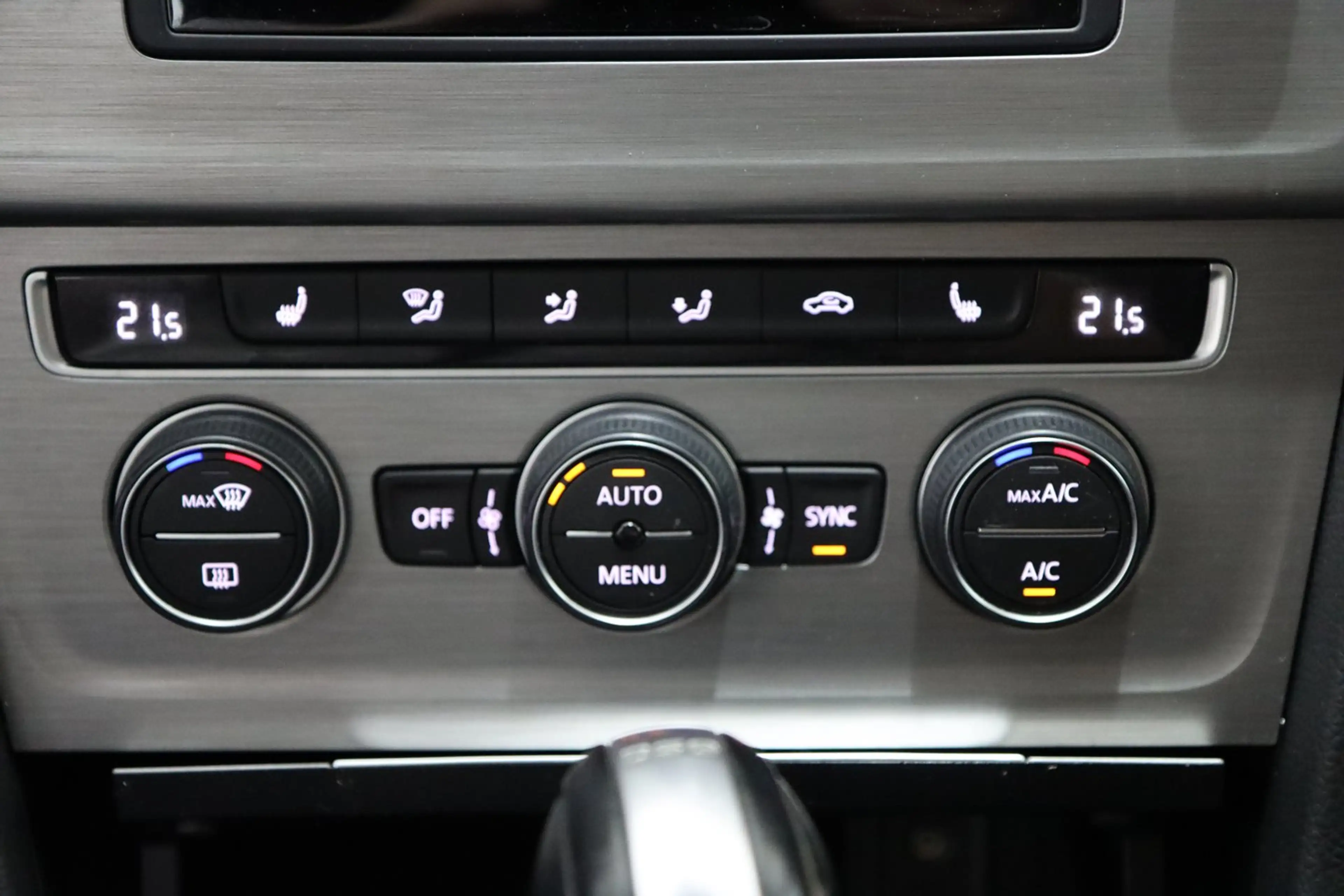 Volkswagen Golf Rabbit TSI DSG — photo 15