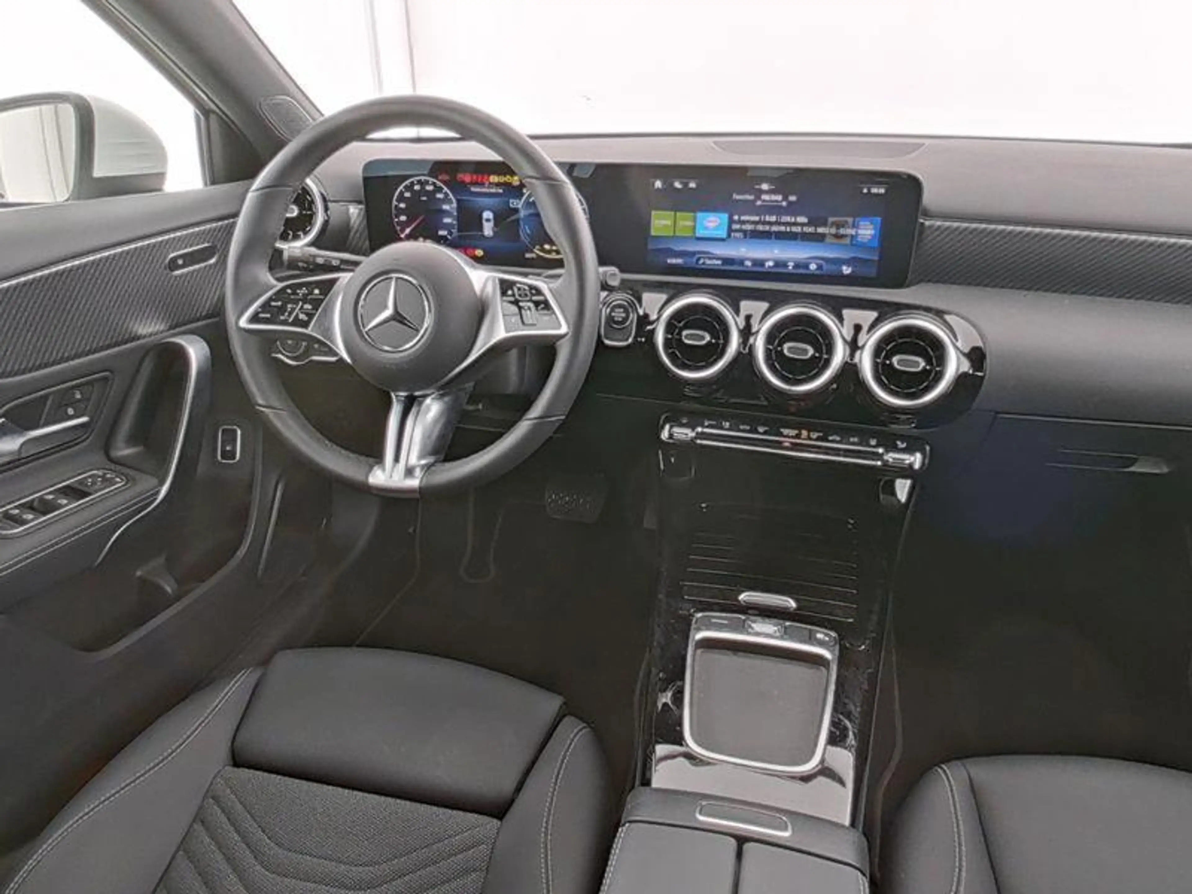 Mercedes-Benz A 250 e Hatchback Luxury Line | Smartphone Integratie | — photo 5