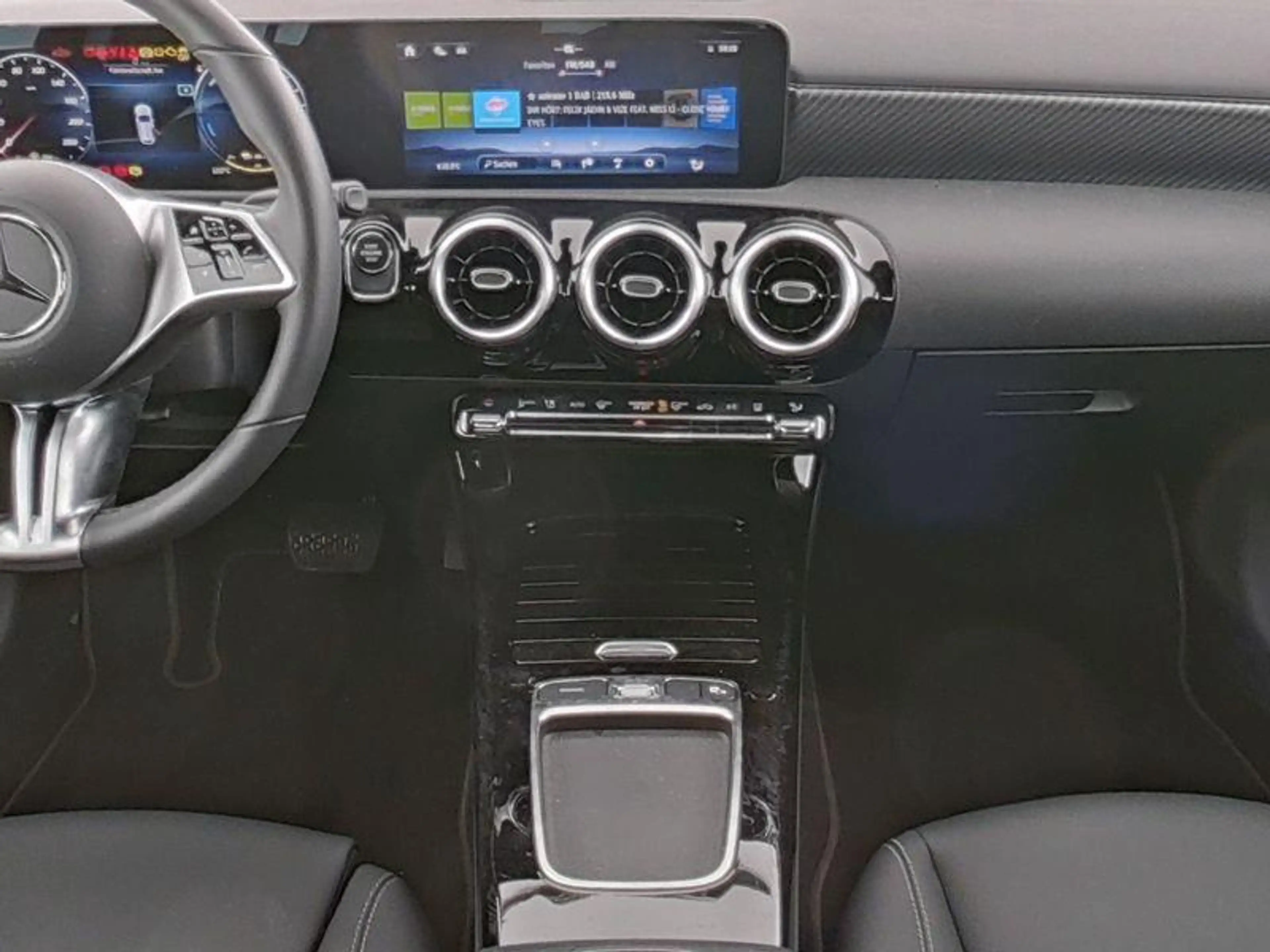 Mercedes-Benz A 250 e Hatchback Luxury Line | Smartphone Integratie | — photo 4
