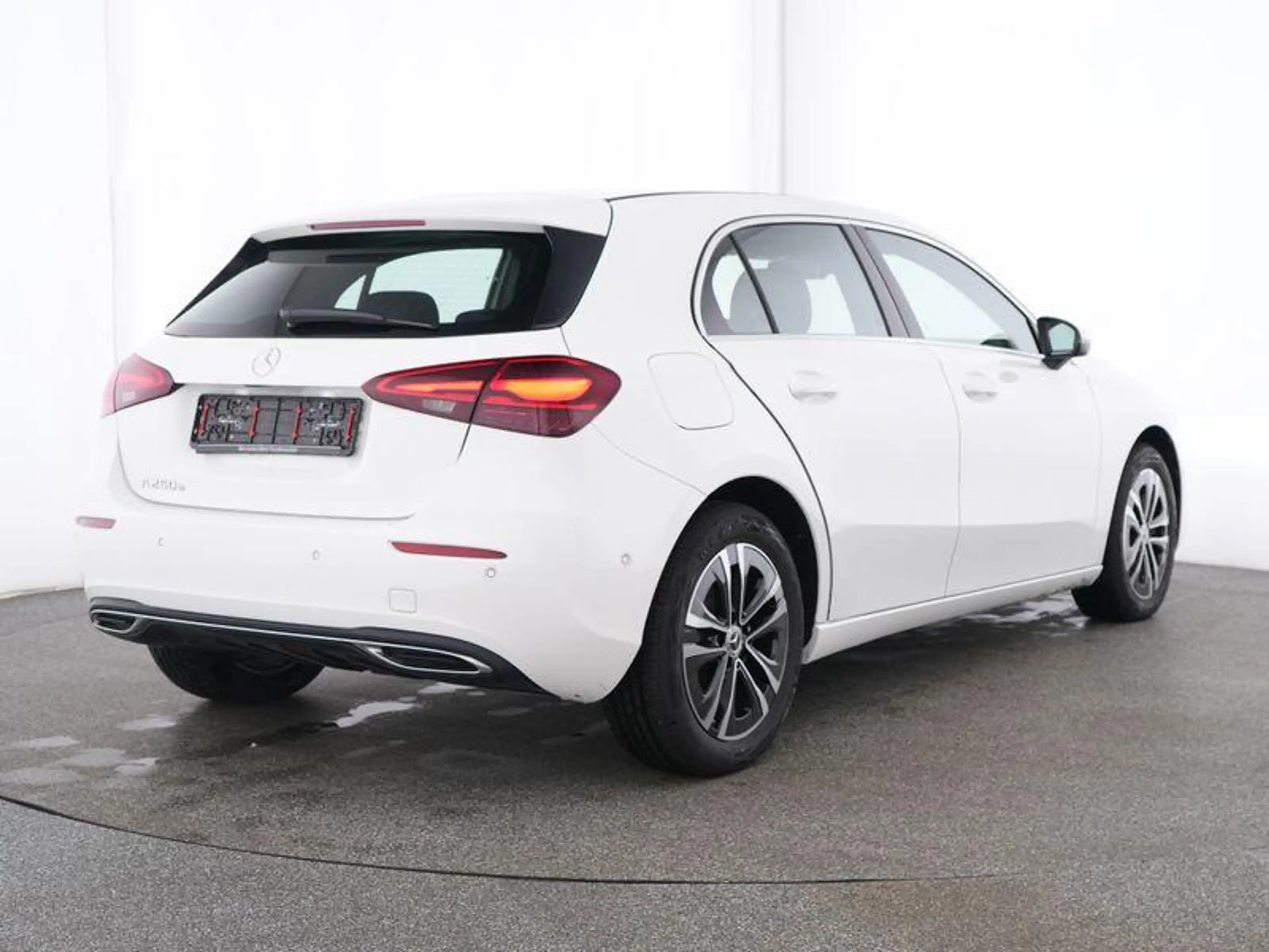 Mercedes-Benz A 250 e Hatchback Luxury Line | Smartphone Integratie | — photo 2