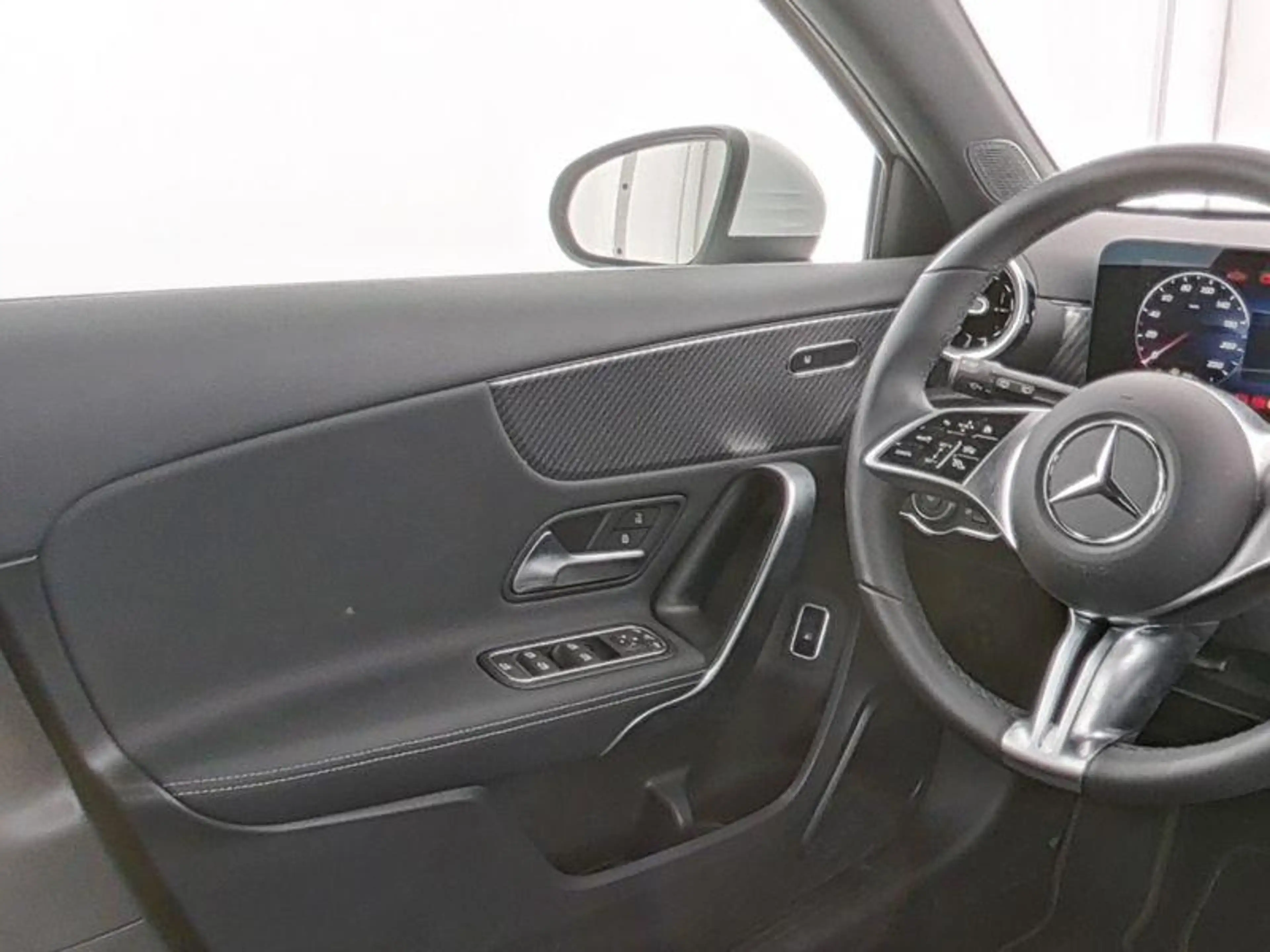 Mercedes-Benz A 250 e Hatchback Luxury Line | Smartphone Integratie | — photo 8