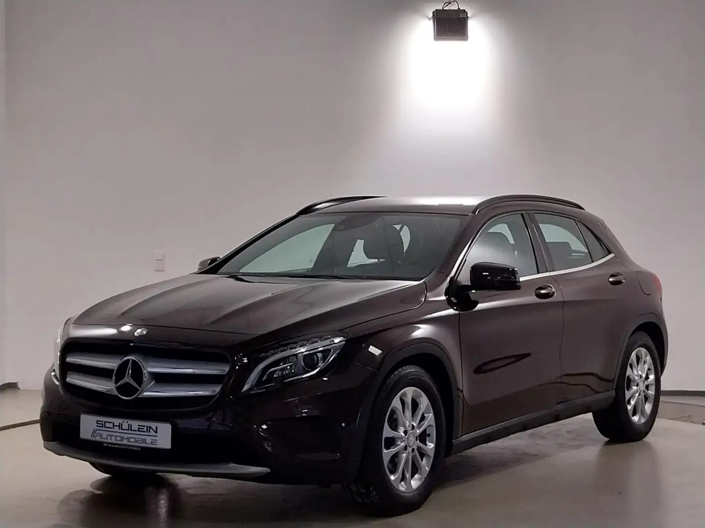 Mercedes-Benz GLA 220 CDI*Bi-Xenon*Leder*Navi*SHZ*AHK* 1.Hand* Braun - 2