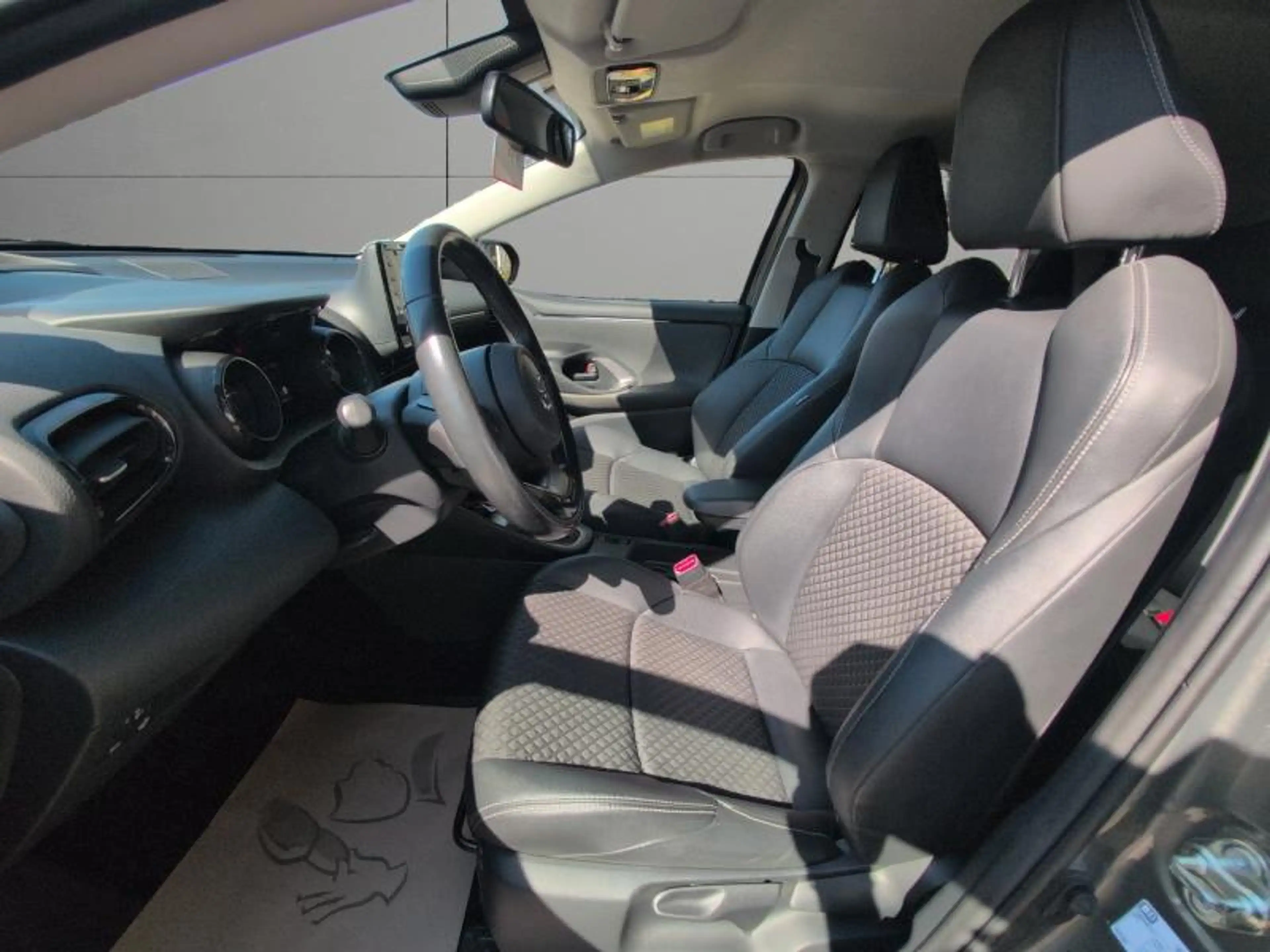 Mazda 2 1.5 92cv Gris B.Auto 03/22 Airco CarPlay USB — photo 10