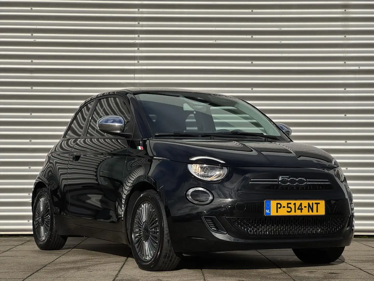 Fiat 500e 42kWh 118pk Automaat Icon | Navigatie | Lichtmetal Zwart - 2