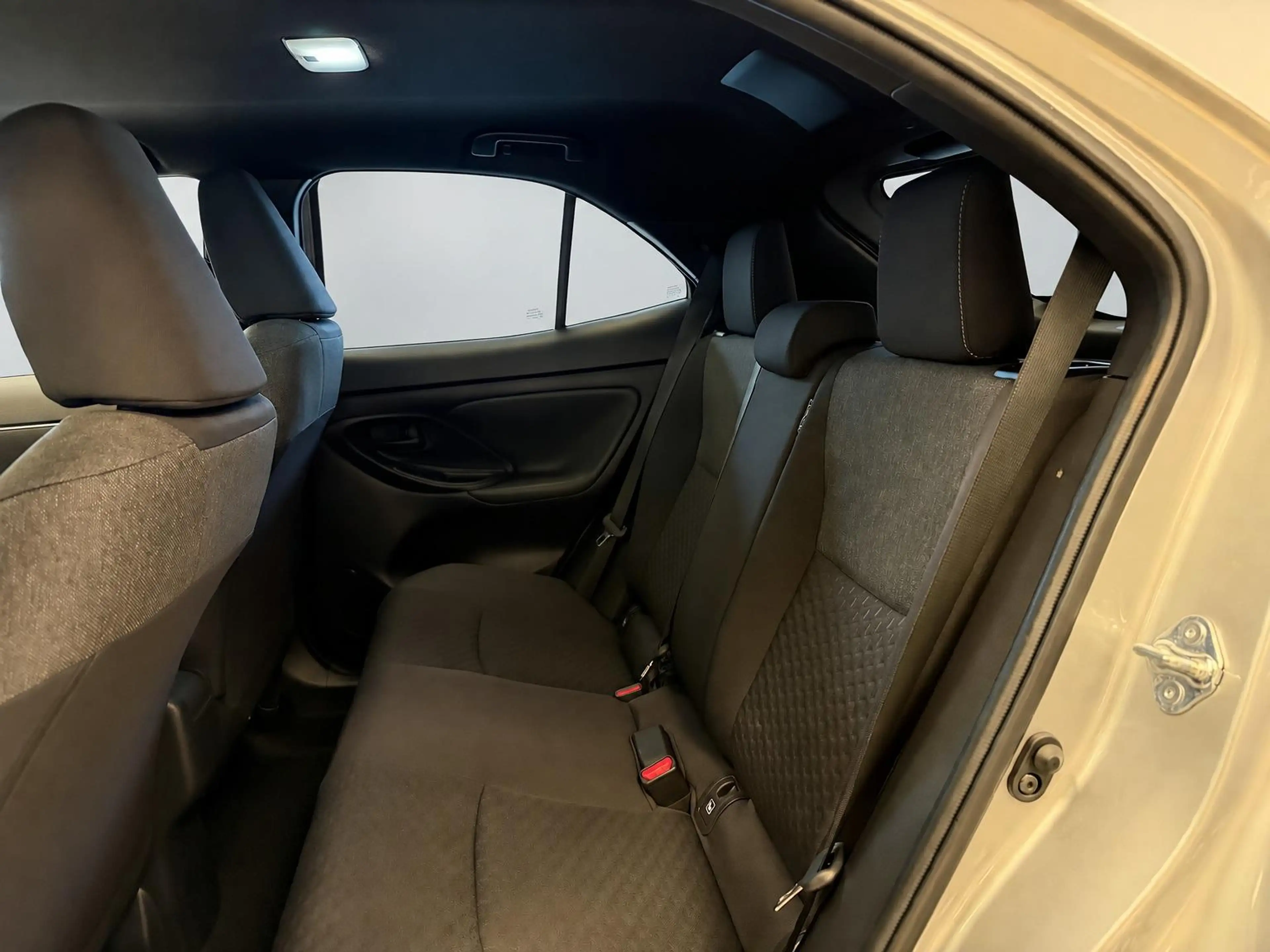 Toyota Yaris Cross 1.5 HYBRID DYNAMIC BITONE SILVERLINE GARANTIE 2035 — photo 14