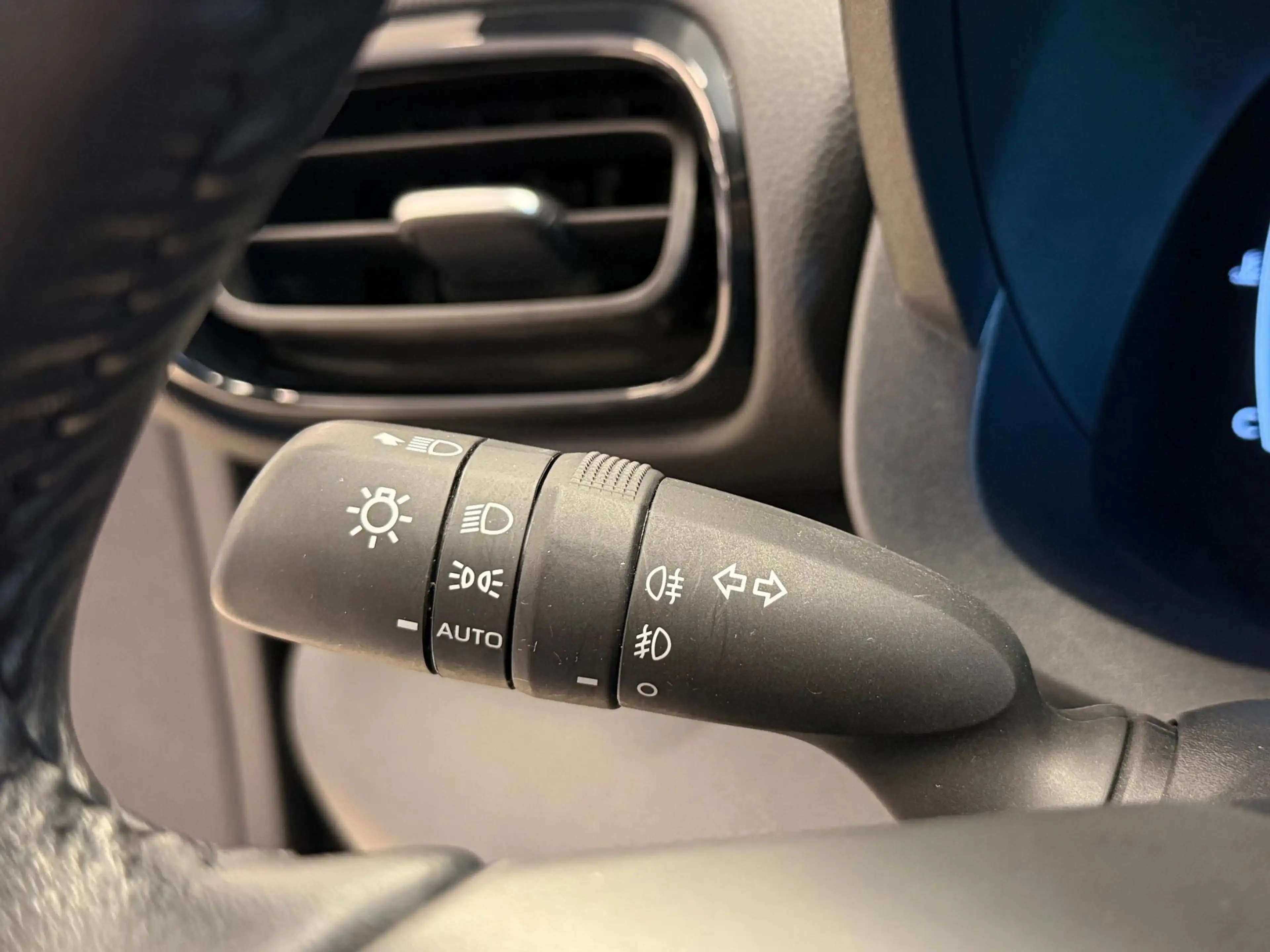Toyota Yaris Cross 1.5 HYBRID DYNAMIC BITONE SILVERLINE GARANTIE 2035 — photo 21