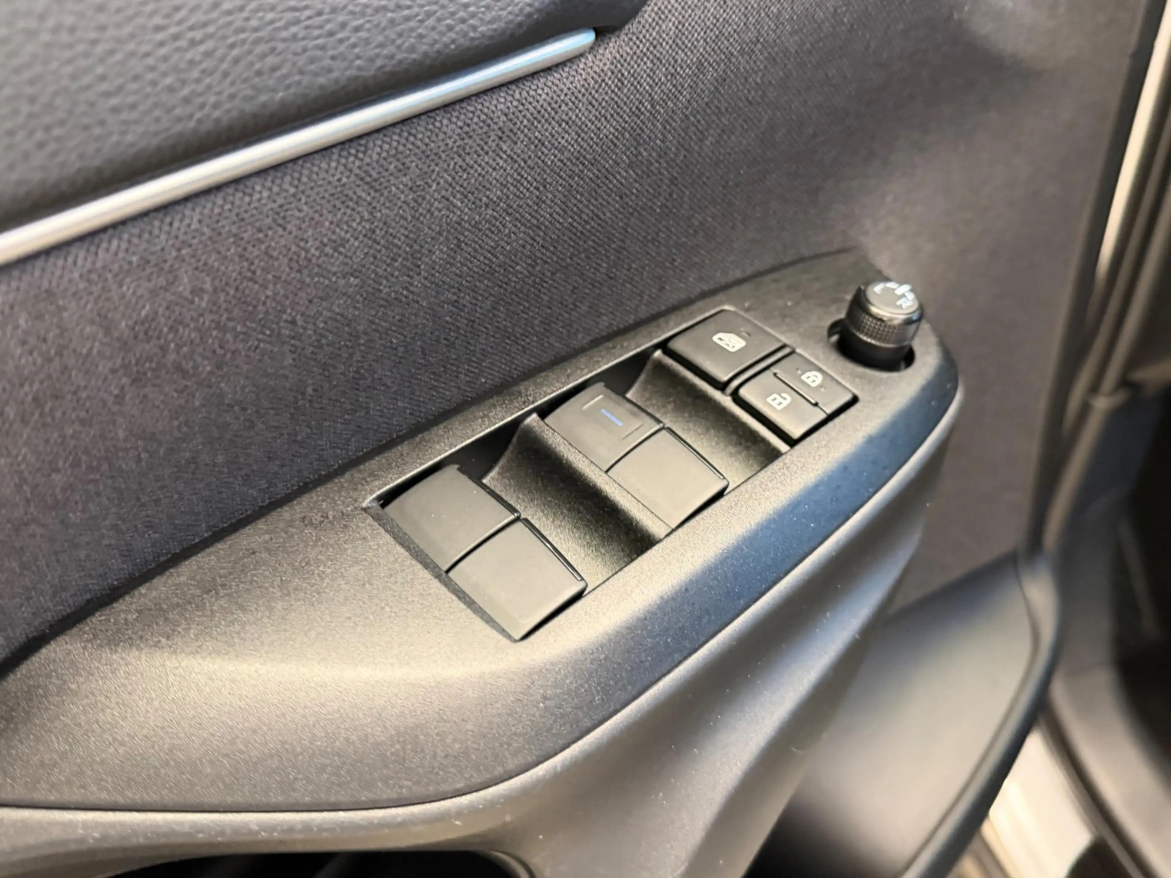 Toyota Yaris Cross 1.5 HYBRID DYNAMIC BITONE SILVERLINE GARANTIE 2035 — photo 28