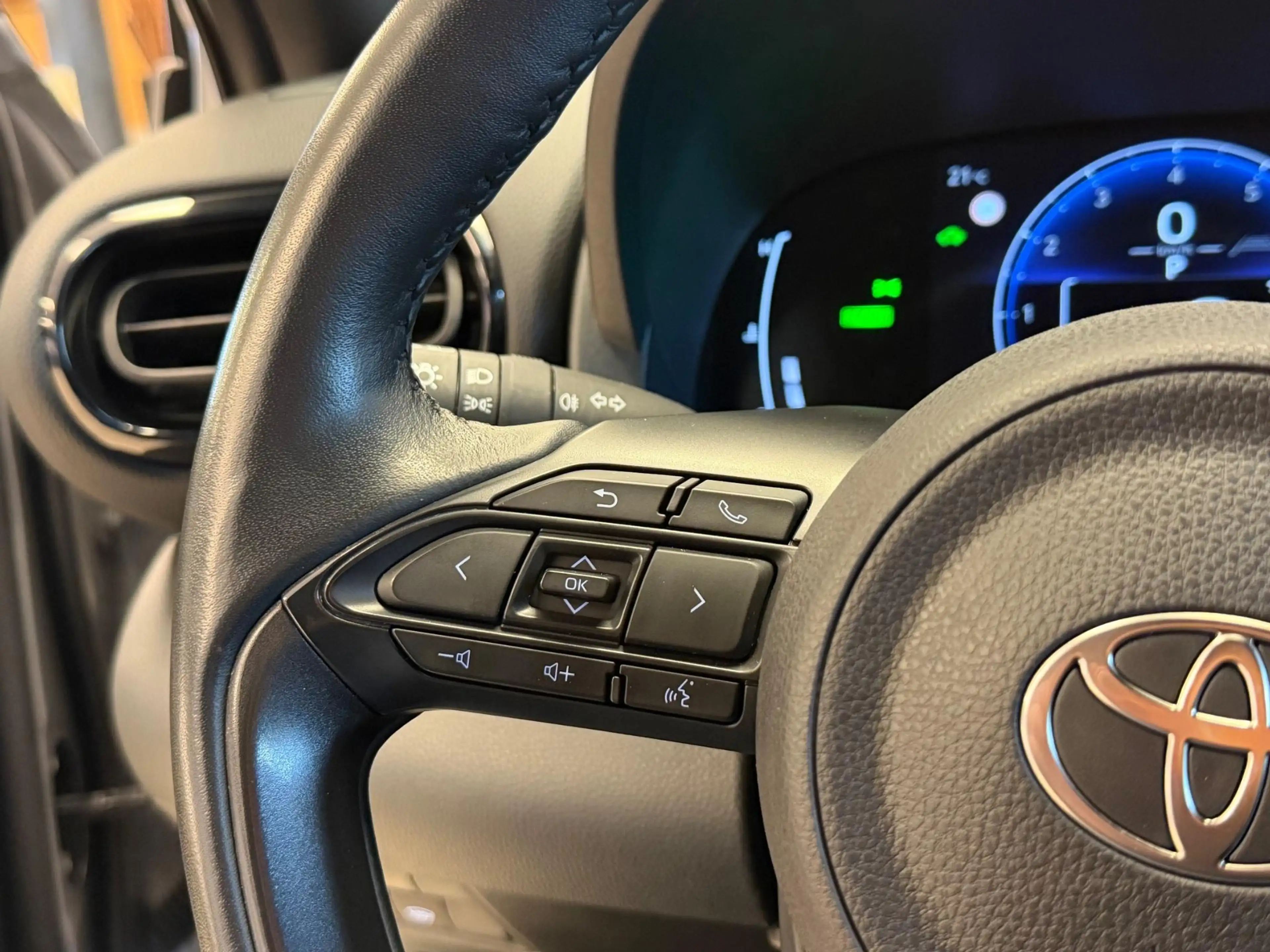 Toyota Yaris Cross 1.5 HYBRID DYNAMIC BITONE SILVERLINE GARANTIE 2035 — photo 22