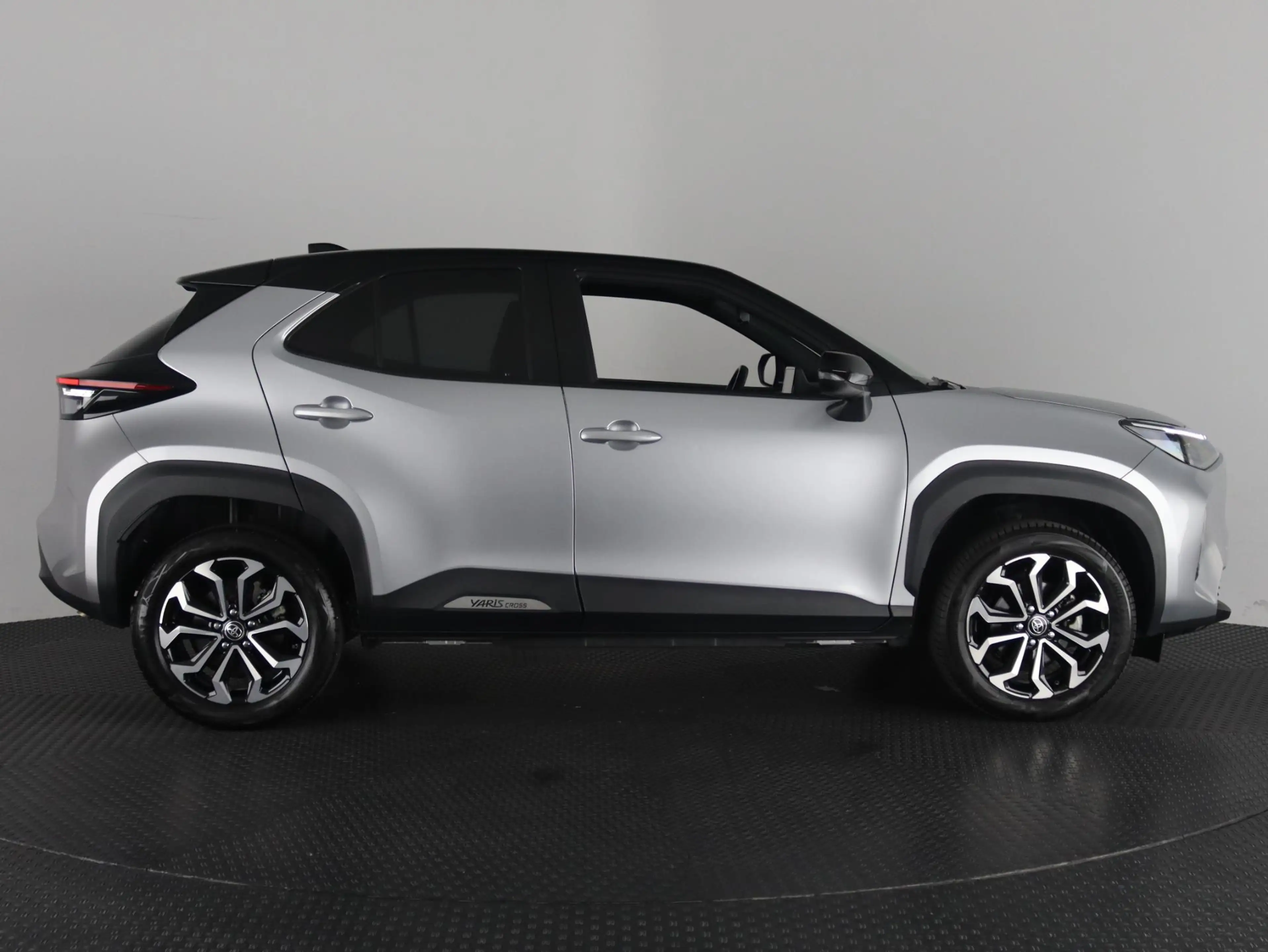 Toyota Yaris Cross 1.5 HYBRID DYNAMIC BITONE SILVERLINE GARANTIE 2035 — photo 35