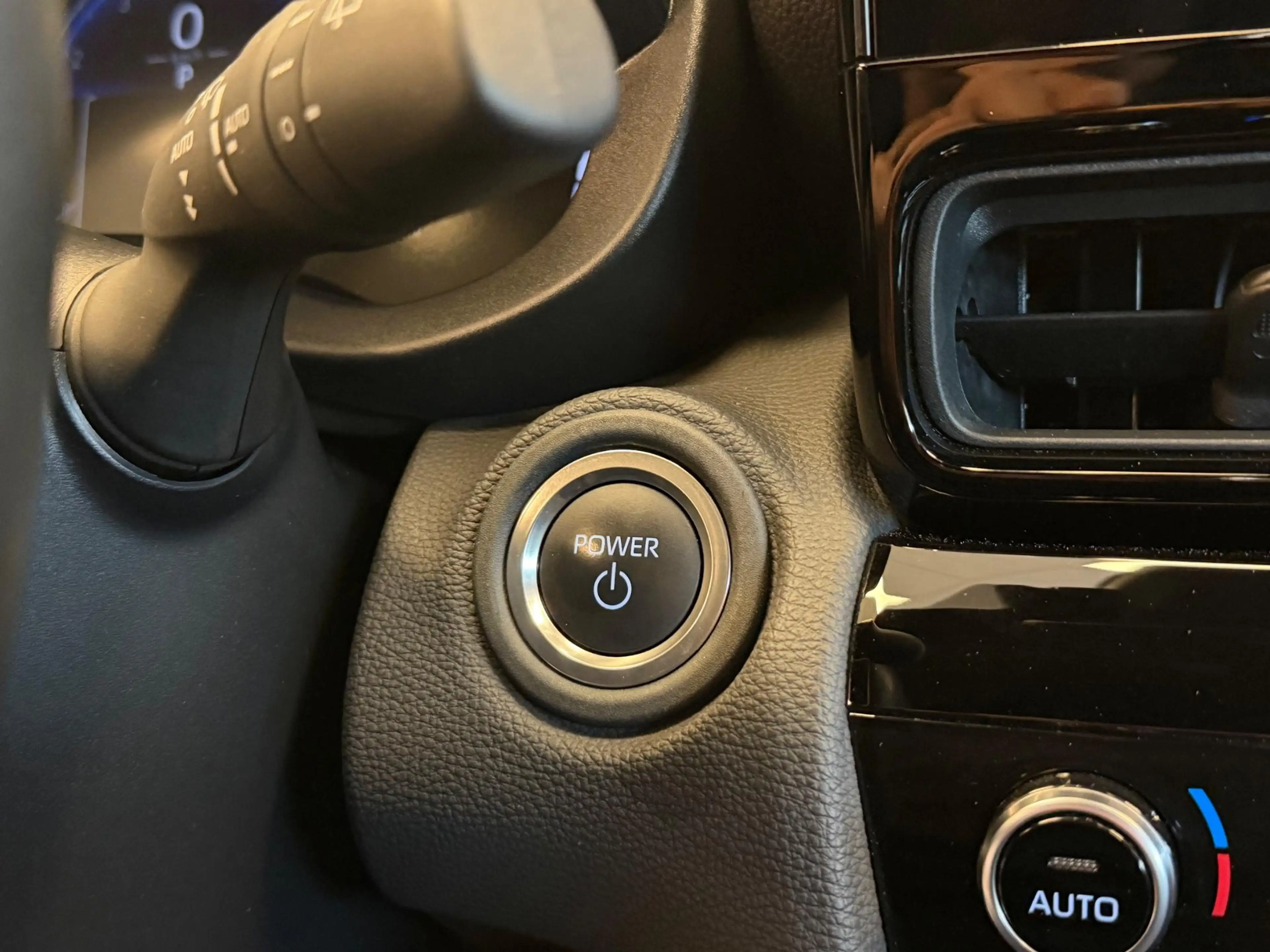 Toyota Yaris Cross 1.5 HYBRID DYNAMIC BITONE SILVERLINE GARANTIE 2035 — photo 30