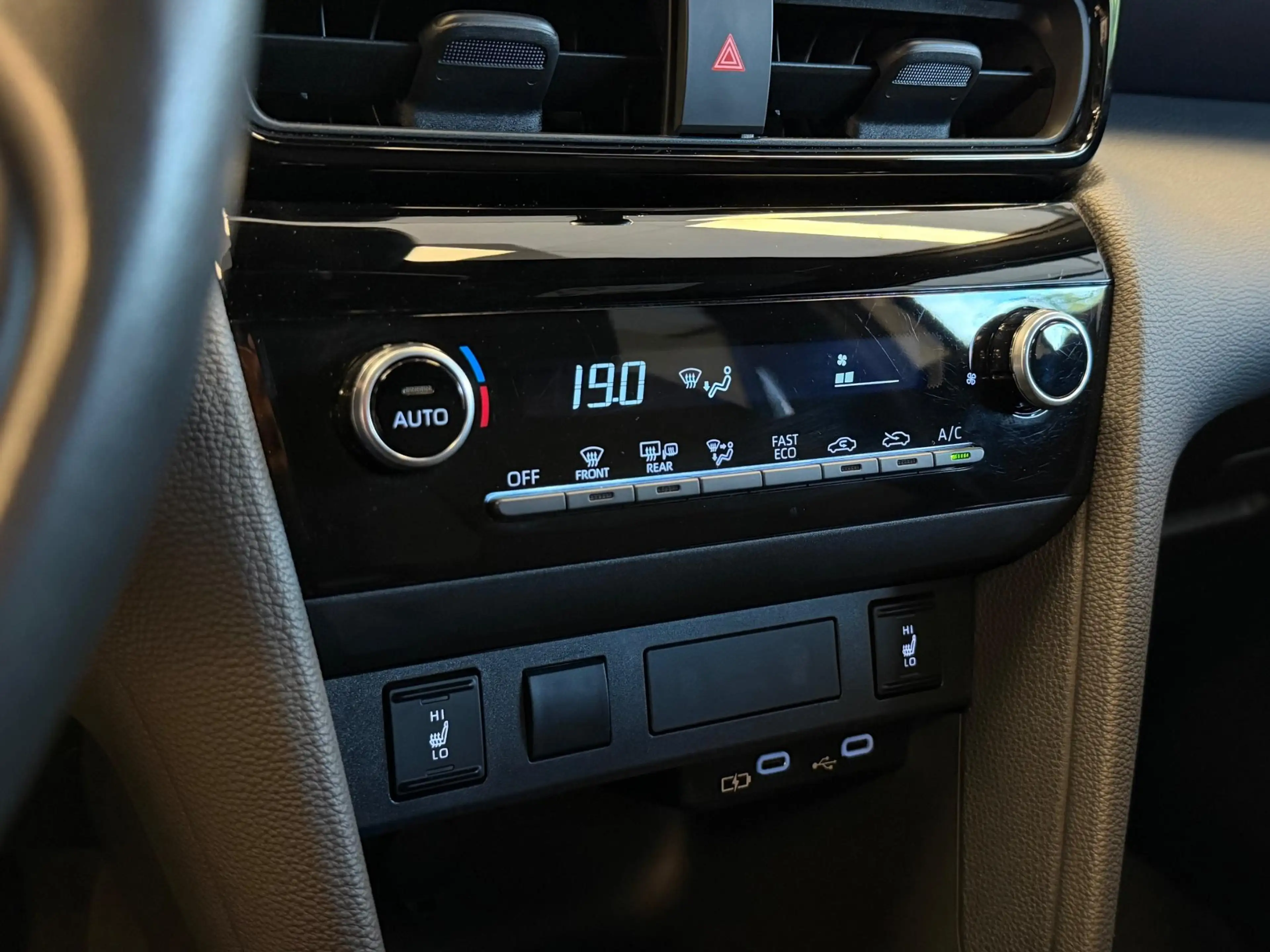 Toyota Yaris Cross 1.5 HYBRID DYNAMIC BITONE SILVERLINE GARANTIE 2035 — photo 19