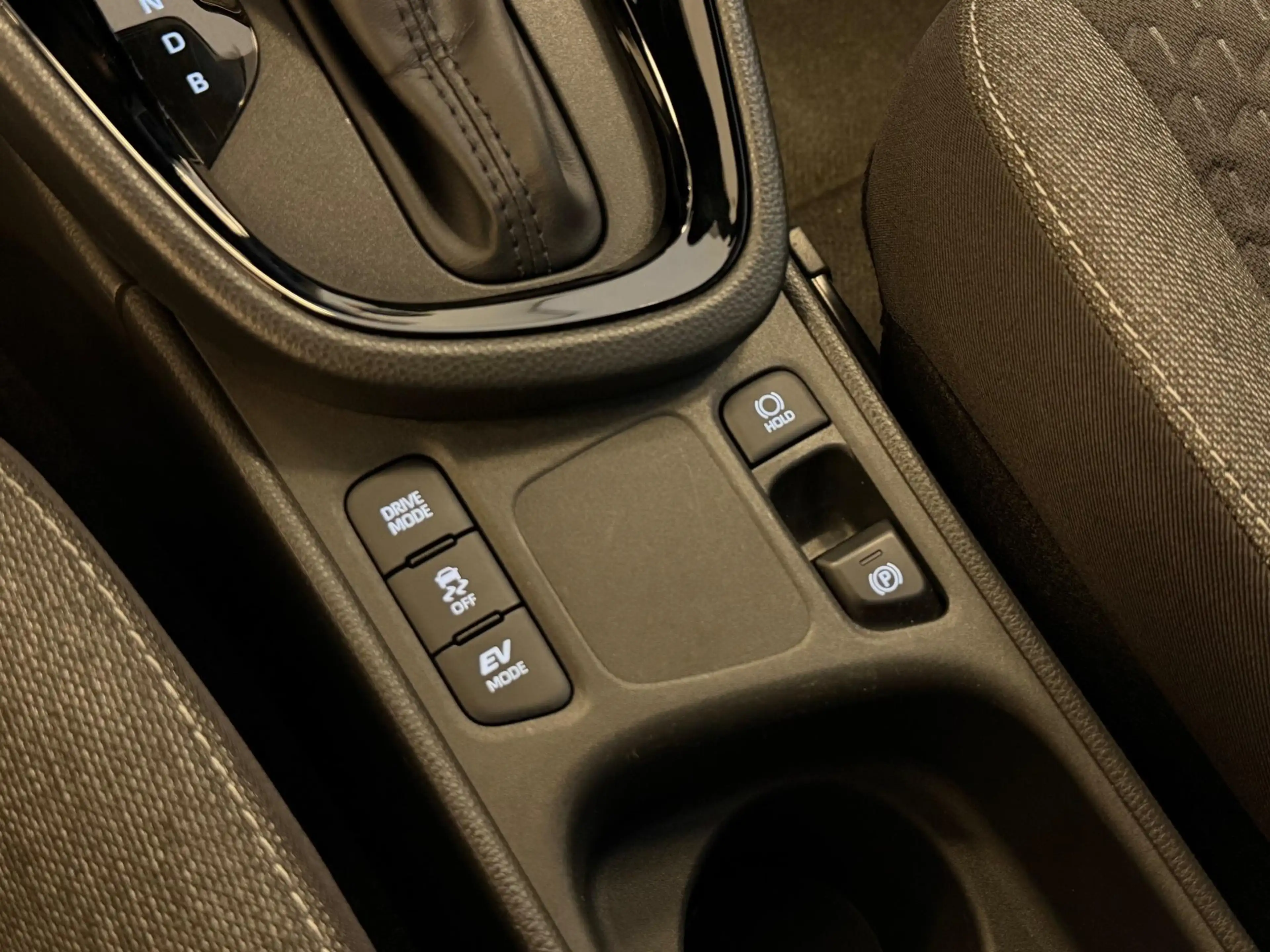Toyota Yaris Cross 1.5 HYBRID DYNAMIC BITONE SILVERLINE GARANTIE 2035 — photo 25