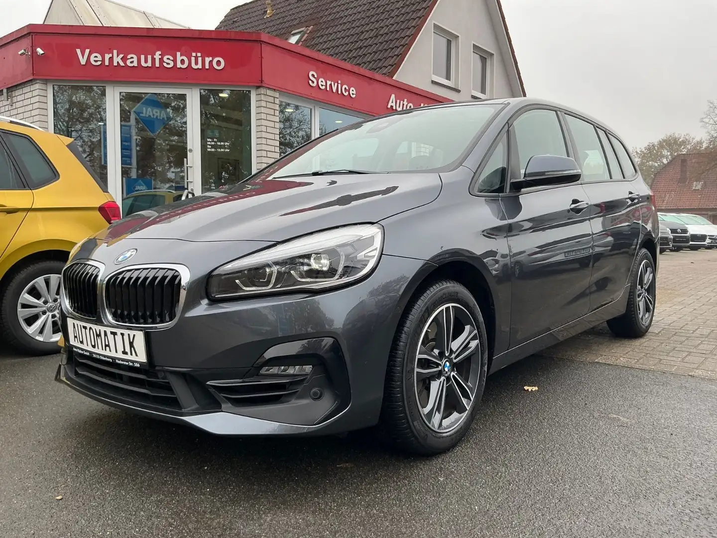 BMW 220 i Gran Tourer Sport SHZ BT NAVI AHK Kamera Grau - 1