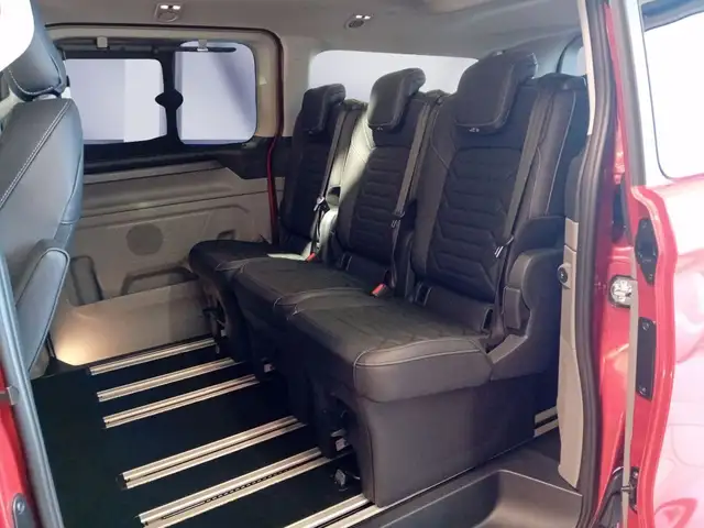 Ford Tourneo Custom view 9