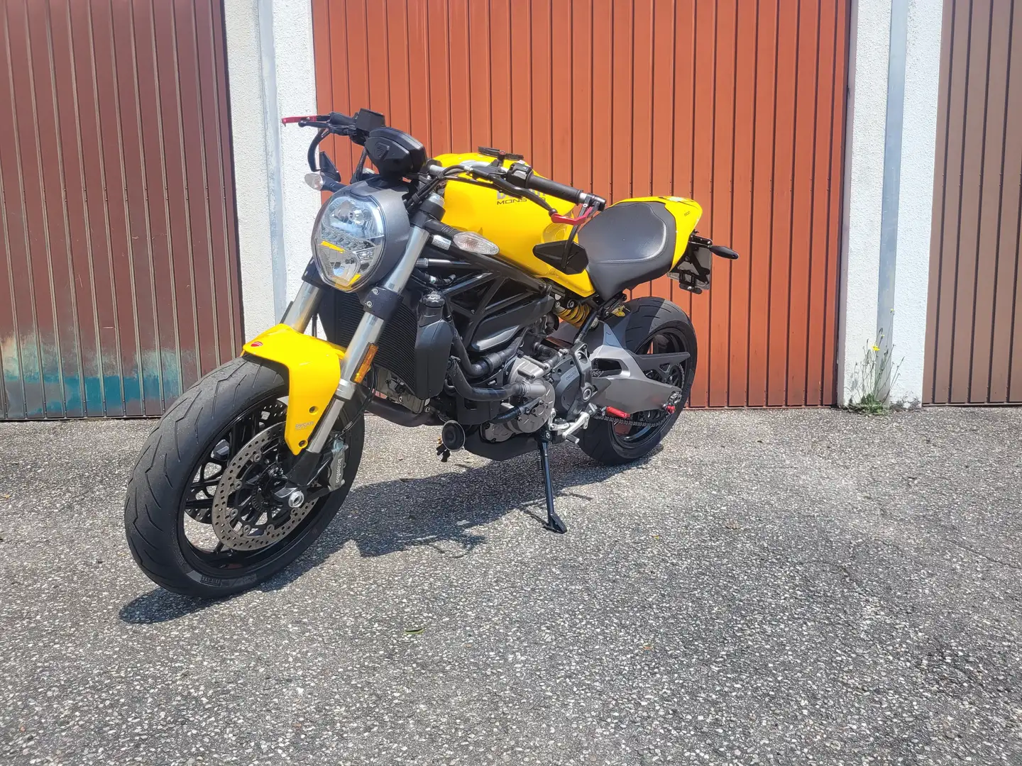 Ducati Monster 821 Gelb - 1