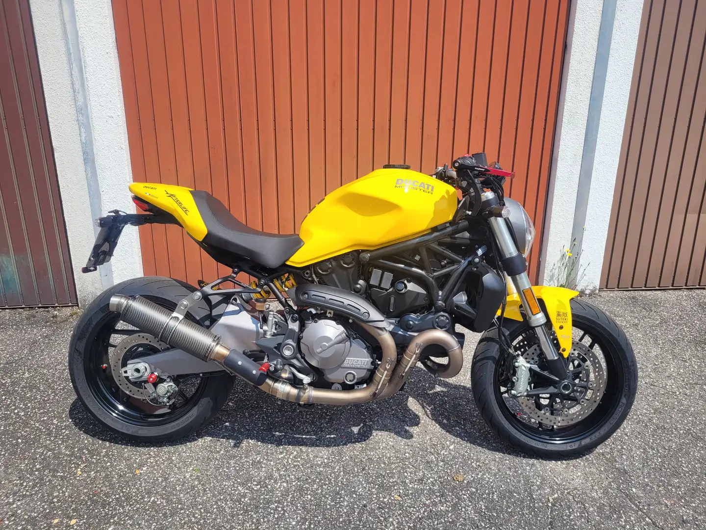 Ducati Monster 821 Gelb - 2