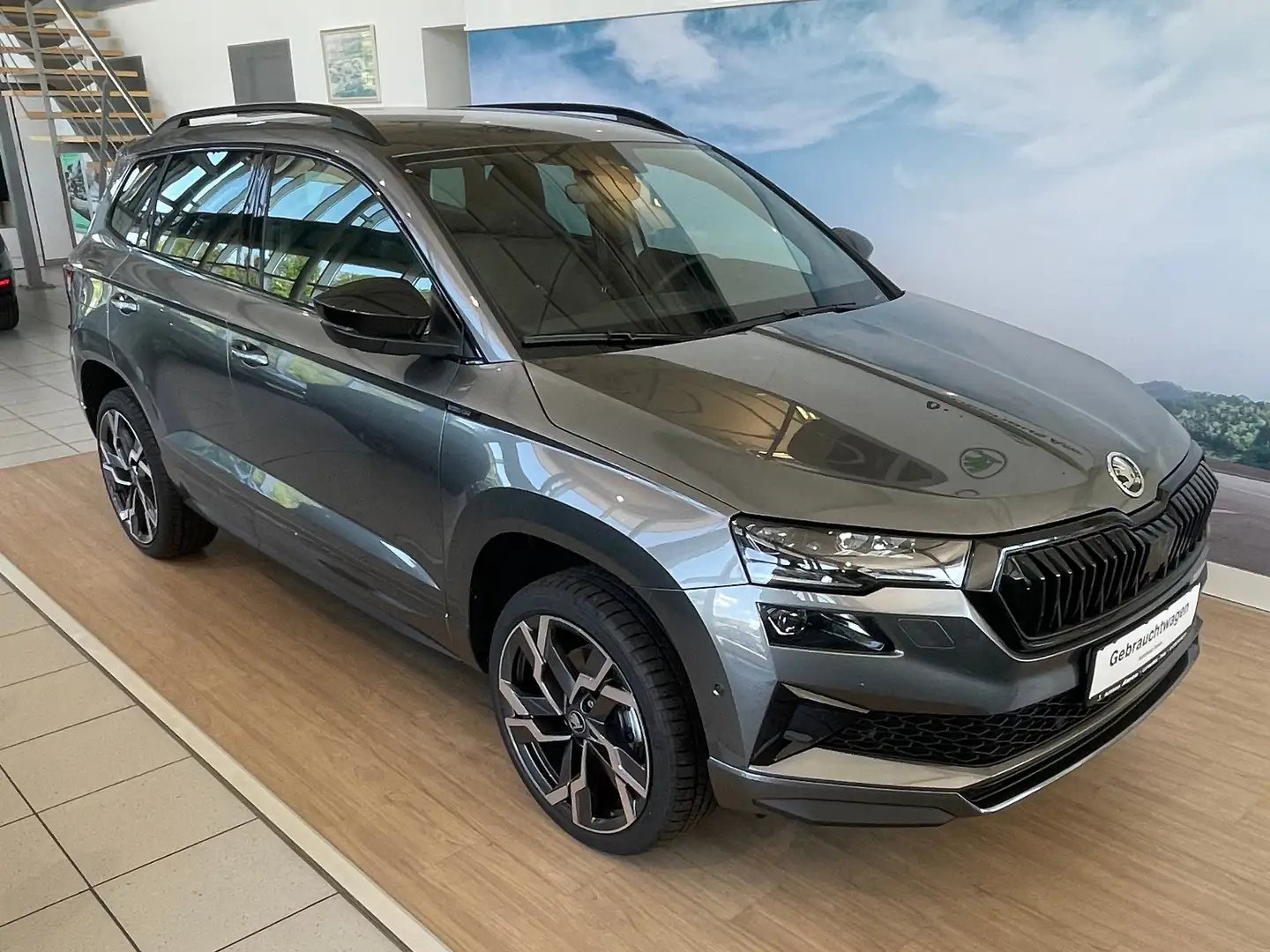 Skoda Karoq 1.5 TSI ACT DSG Sportline Gris - 2