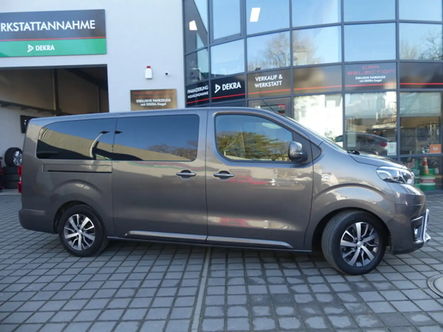 Toyota Proace Verso 2.0D Executive Lang PANO/STHZ/E-TÜREN Grau - 1