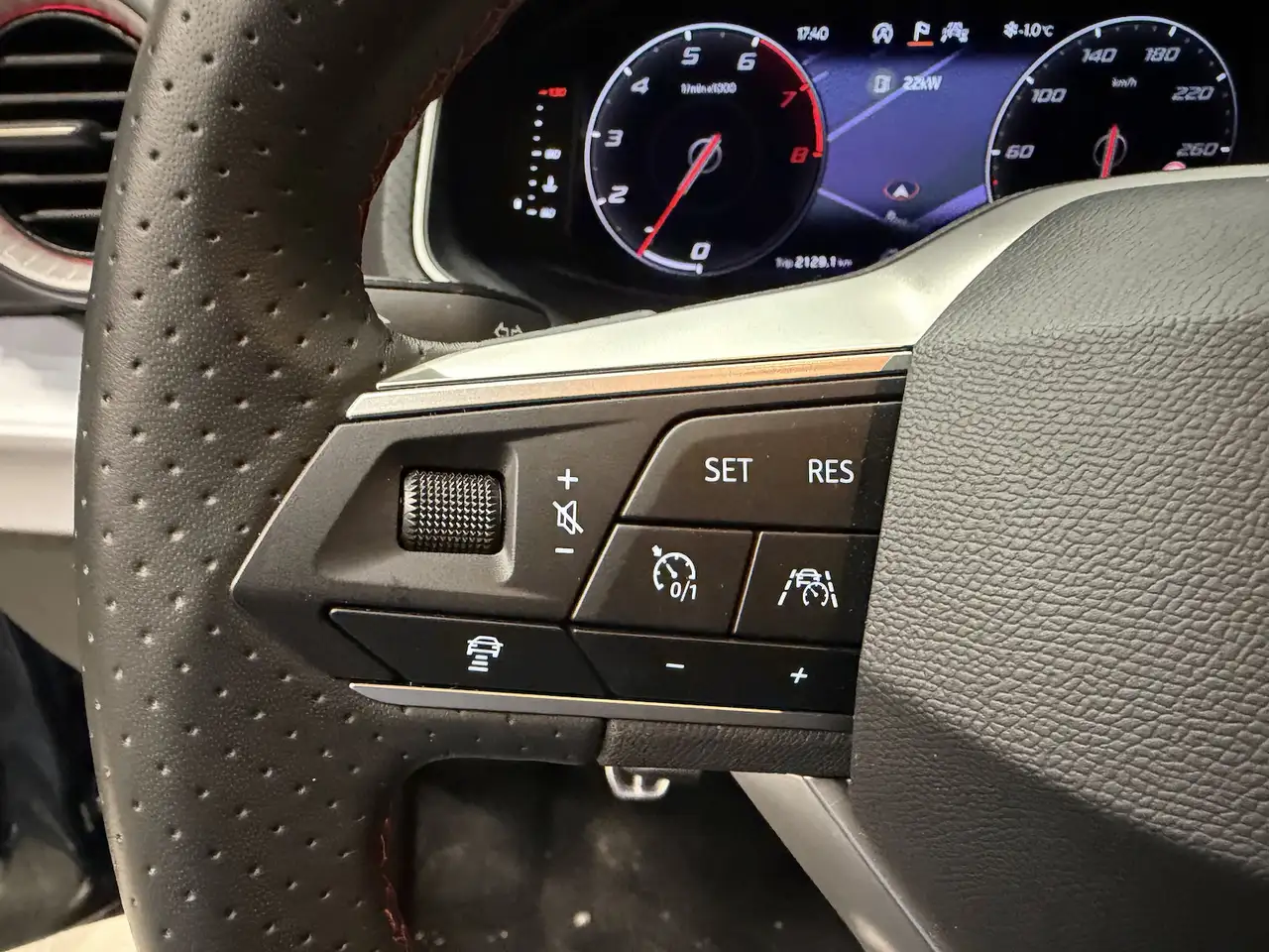 SEAT Arona 1.0TSI FR Navi LED Assist XL Vision Plus 18´´ 12