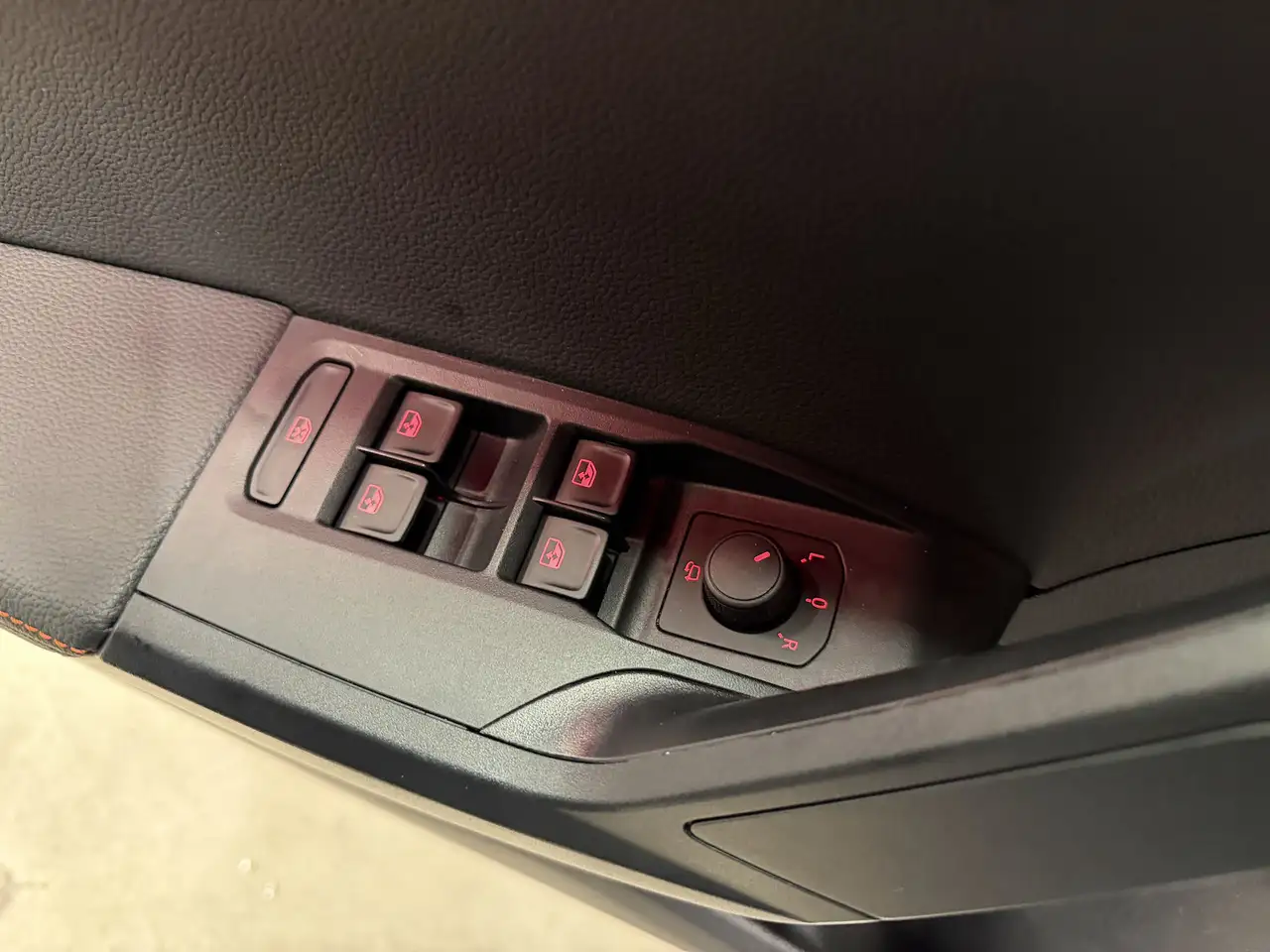 SEAT Arona 1.0TSI FR Navi LED Assist XL Vision Plus 18´´ 8