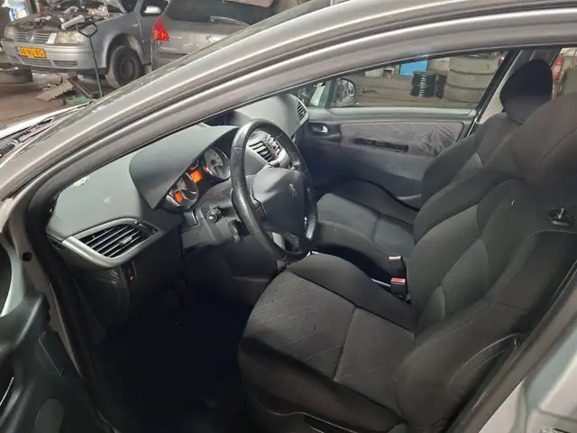 Peugeot 207 view 5