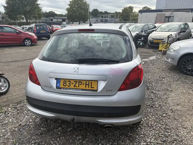 Peugeot 207 view 4