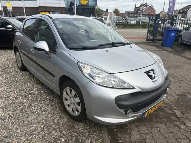 Peugeot 207 view 2