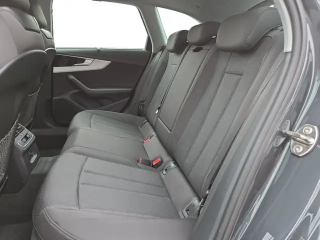 Audi A4 view 10