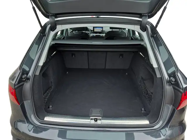 Audi A4 view 14