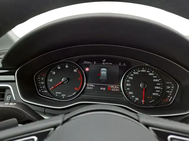 Audi A4 view 9