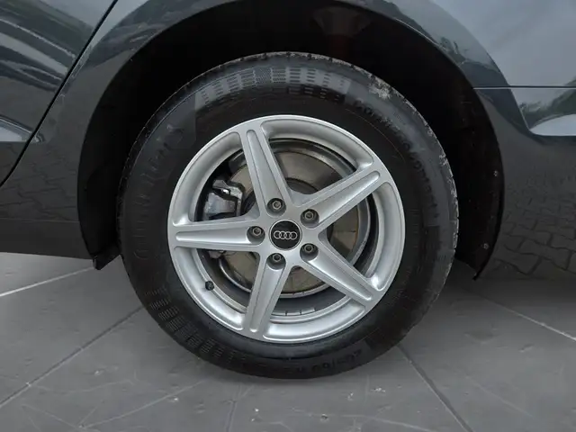 Audi A4 view 15