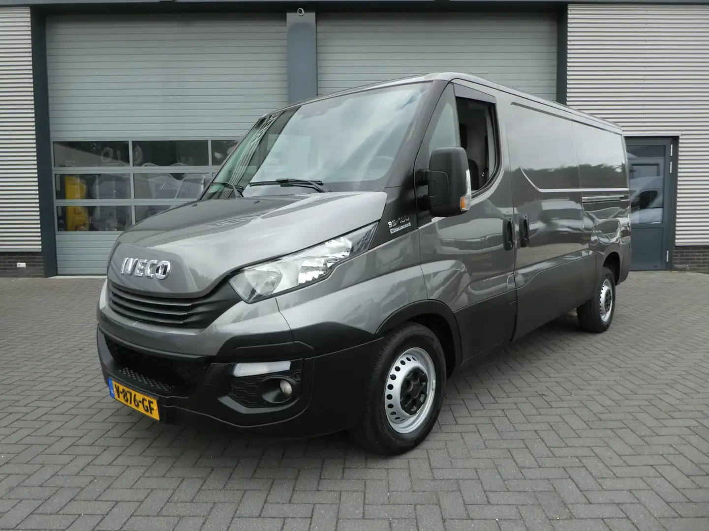 Iveco Daily 35S18V 3.0 180 pk automaat 2 x schuifdeur Gri - 1
