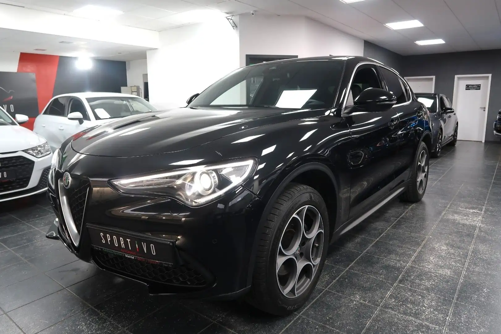 Alfa Romeo Stelvio Super Q4*Bi-Xenon*AHK*ACC*CARPLAY*1HAND* Schwarz - 1